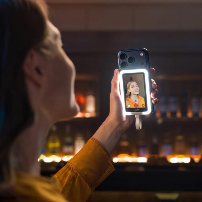 Insta360 Snap Selfie Screen With Light - Image 11