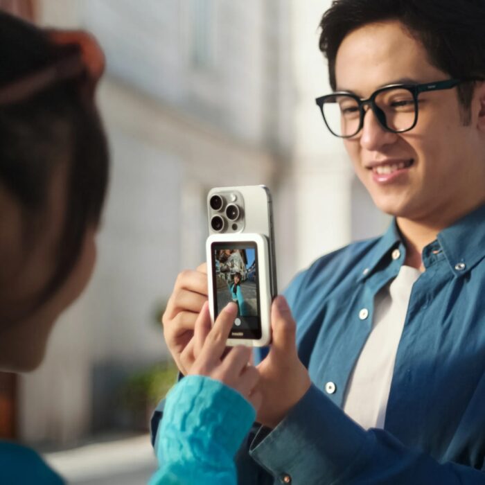 Insta360 Snap Selfie Screen With Light - Image 10